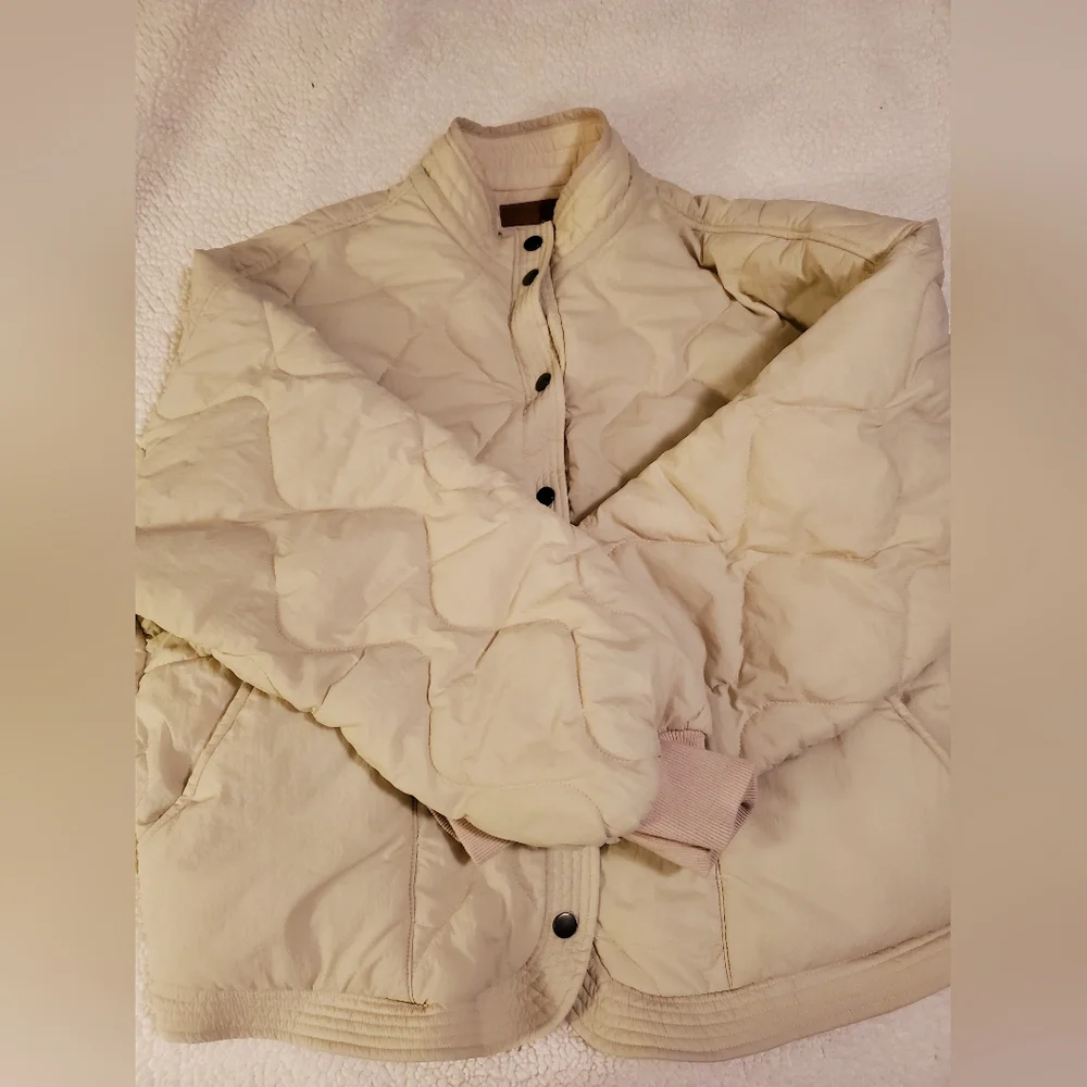 Umgee Women's Quilted Lightweight Jacket. Off white. Size Medium. Button up - Picture 1 of 6
